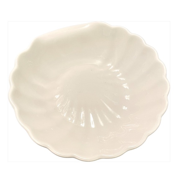 🟥GONE🟥 White Scallop Shell Shaped Dish - Picture 5 of 8